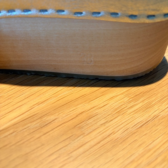 Bryr Zoe with Kilt, Platform size 8 in White Gold - NWOT - size 38 / 8 - Picture 7 of 8